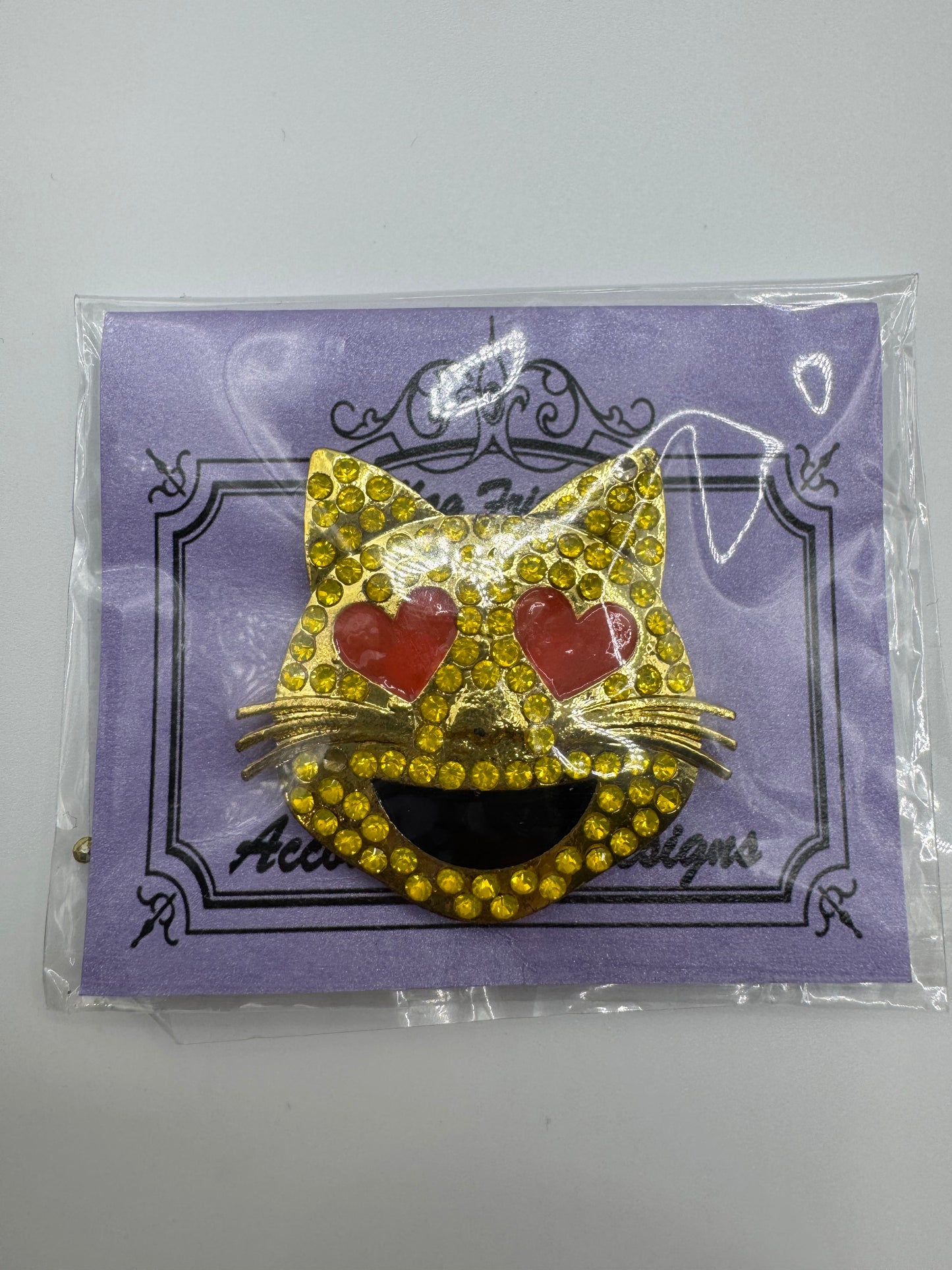 Heart Eyes Cat Needle Minder